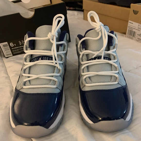 Jordan XI retro lows. Georgetown. Released 2015. - Picture 6 of 8